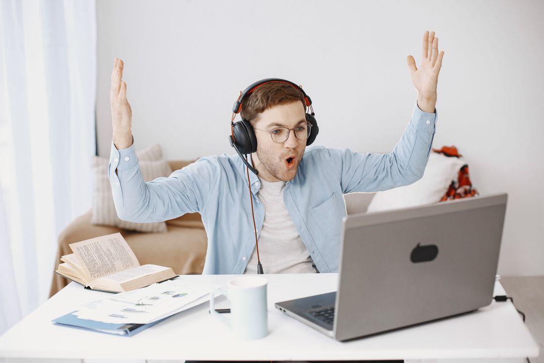 未経験から狙えるリモートワーク職種と年収の目安のイメージ