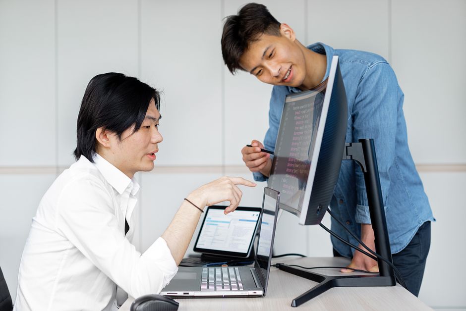 明光キャリアパートナーズのエンジニア転職 口コミで評価されるエンジニア同士の相談のイメージ
